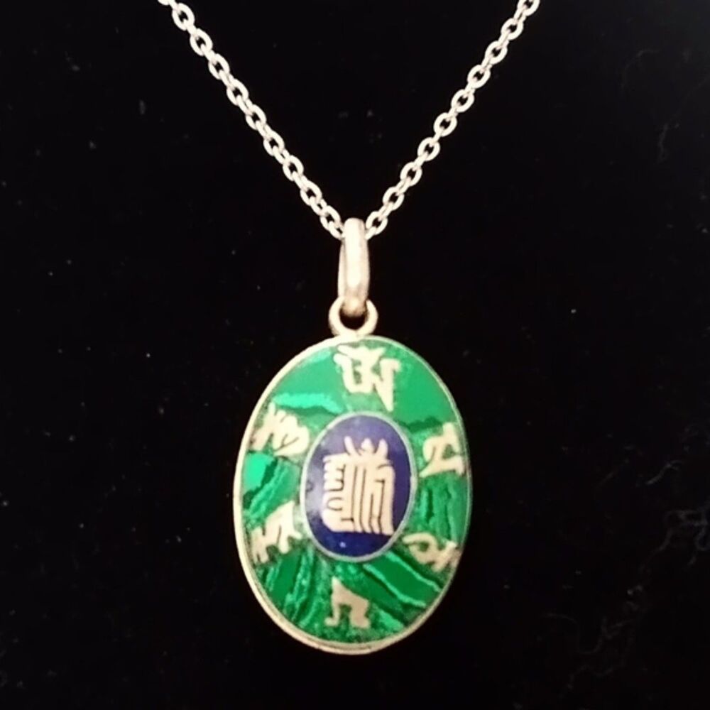 Vintage Inlaid Malachite Asian Themed Silver Tone Pendant Necklace
